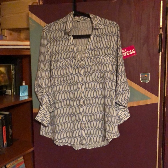 Express Tops - Eiffel Tower blouse